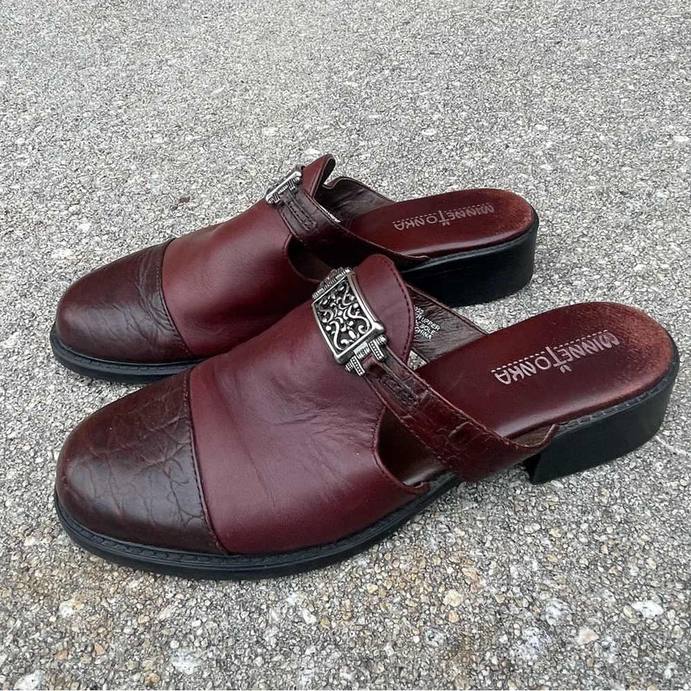 Minnetonka Brown Leather Mule Slides Sz 7